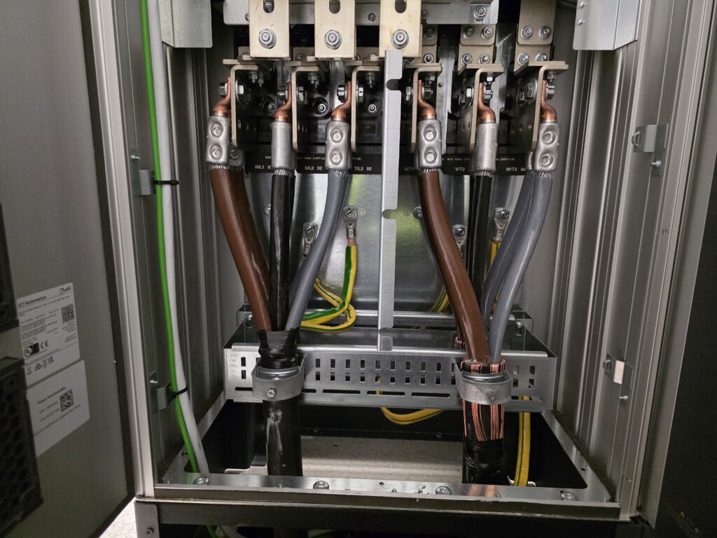 Danfoss frekvensomriktare för energioptimering i industrimiljö