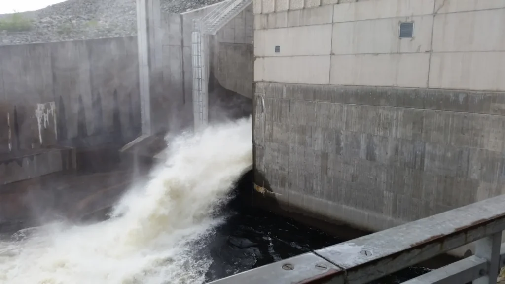 Elarbeten vid vattenkraftstation, Hede (2015)
